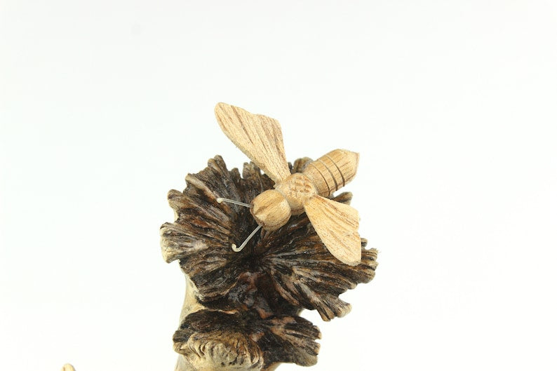 Wooden Bees Sculpture Deco