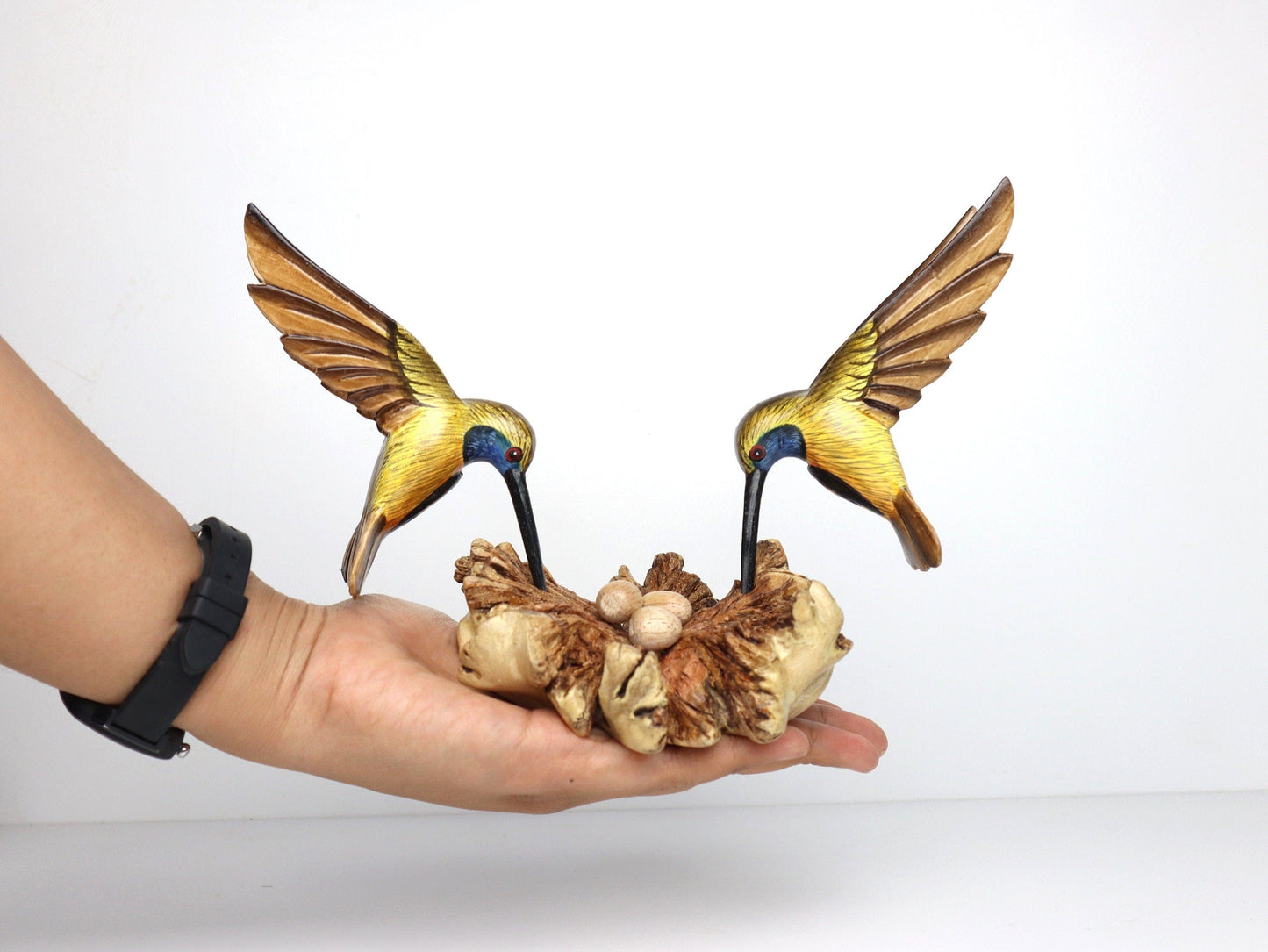 ハチドリの色のカップルの彫刻のフィーダー、木製のハチドリのフィーダー、カラフルな木製の鳥のフィーダー、屋内ガーデンデコ、手作りのギフトとデコ