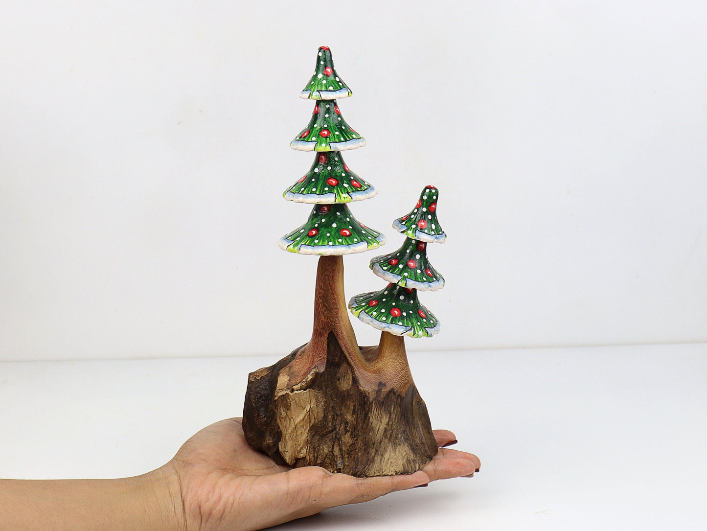 手描きの緑の木製クリスマスツリーオーナメント、ホリデーツリーデコレーション、ユニークなホリデーデコレーション、クリスマスオーナメント、クリスマスデコレーション