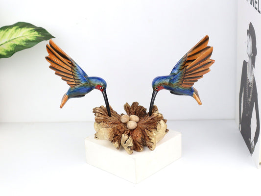 卵を持つカップルの青いハチドリのアートフィギュア、木製のカップルの鳥の絵画、自然にインスパイアされたアートワーク、ホームデコレーションギフト、素朴な手作りギフト