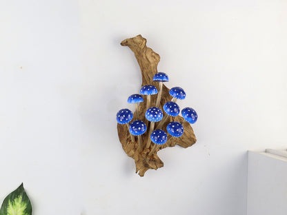 手描きの青いキノコの壁アート、3D彫刻の壁掛け、木製の壁の装飾、素朴な家の装飾、自然に触発されたアート、手作りの装飾。