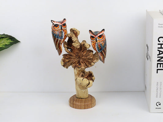 寄生木の手作り木製フクロウ、カラフルでユニークな手描きの装飾、家庭やオフィス用、職人の手作り、環境に優しいテーブルアート