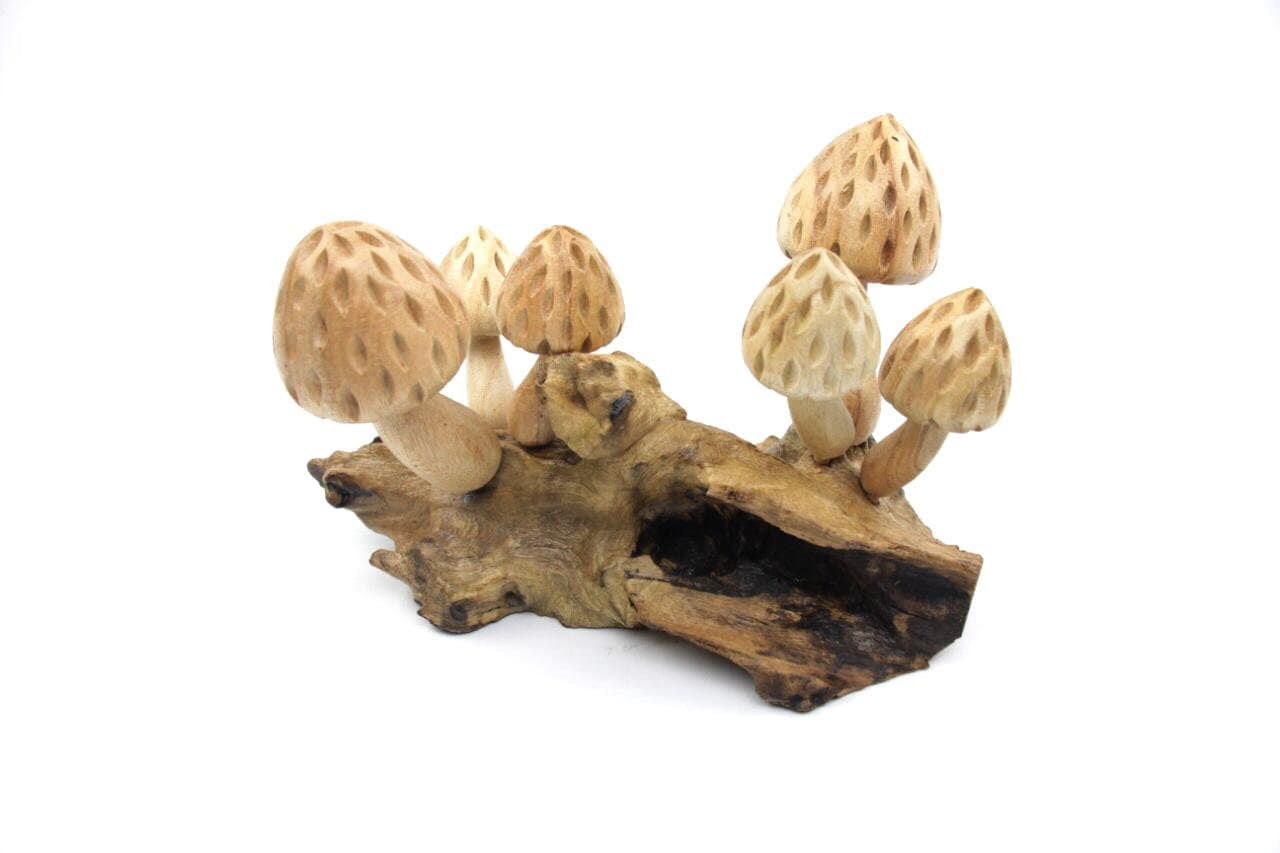 木製のキノコの自然装飾